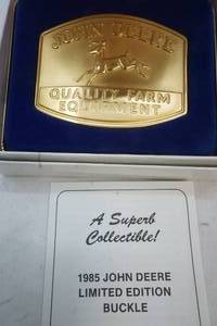lot 344 image: 1985 John Deere Belt Buckle