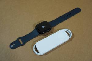 lot 7 image: Apple Watch SE 44mm Aluminum Case Smart Watch