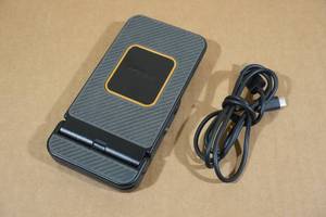 lot 11 image: Otterbox Folding Wireless Charging Stand