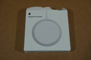 lot 12 image: Apple MagSafe Charger