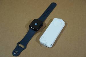 lot 25 image: Apple Watch Series 8 41mm Aluminum & Ceramic GPS Smart Watch