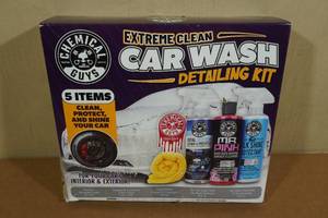 lot 34 image: Extreme Clean Car Wash Detail Kit