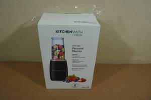 lot 35 image: Kitchen Smith 8-Piece Personal Blender
