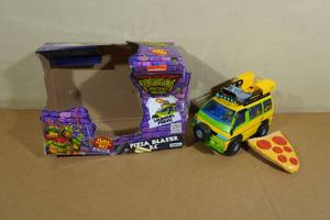 lot 38 image: Teenage Mutant Ninja Turtles Pizza Blaster RC -Missing Pizzas