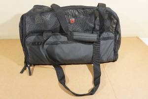 lot 110 image: Swissgear Underseat Premium Pet Carrier