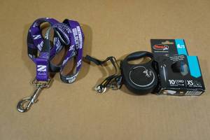 lot 118 image: Flexi XS Retractable Leash & Northwestern Leash
