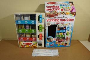 lot 130 image: Melissa & Doug Vending Machine Play Set