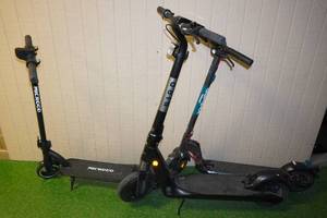 lot 143 image: 3 Electric Scooters -No Power Cords