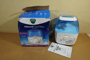lot 150 image: Vicks Filtered Cool Mist Humidifier