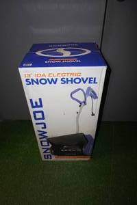 lot 158 image: Snow Joe 13 10A Electric Snow Shovel