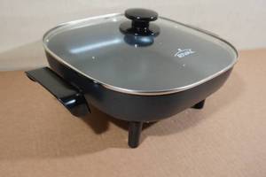 lot 164 image: Rival 11 Square Skillet