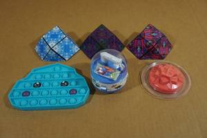 lot 203 image: Assorted Fidgets