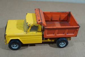 lot 244 image: Vintage Structo Dump Truck