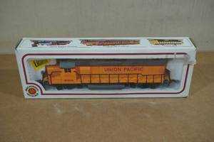 lot 251 image: Vintage HO Scale Bachmann 866 Union Pacific Diesel Locomotive in Original Box