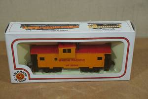 lot 253 image: Vintage HO Scale Bachmann Union Pacific Train Caboose in Original Box