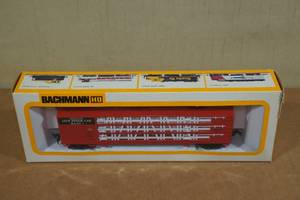 lot 256 image: Vintage HO Scale Bachmann 51 Tri-Level Poultry Car in Original Box