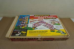 lot 269 image: Vintage Kenners Girder and Panel & Bridge and Turnpike Building Set Number 8