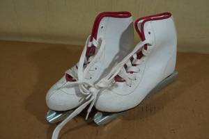 lot 292 image: Double Runner Ice Skates -Kids Size 12