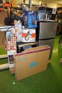 lot 299 image: Pallet of Repairable Items -Fridge, TV, Blender, Microwave