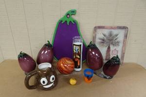 lot 320 image: Assorted Glass Dcor