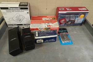 lot 327 image: Office Phone, Digital Photo Frame, with Other Electronics Items