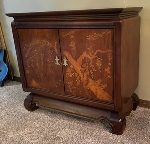 lot 4 image: Charming Wooden Cabinet