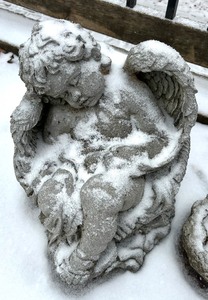 lot 44 image: Charming Cement Cherubs and Mini Birdbath