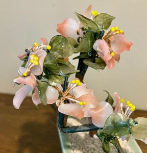lot 116 image: Vintage Rose Quartz Grape Bunch and more