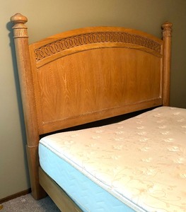 lot 3 image: Beautiful King Bed Frame