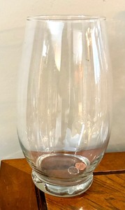 lot 104 image: Grouping of Crystal and Glass Vases