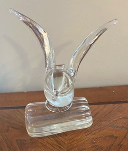 lot 105 image: Beautiful Bird Figurine
