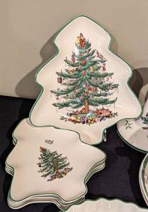 lot 16 image: Spode Christmas Tree Serving Dishes