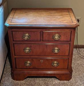 lot 38 image: Drexel Wood Side Table