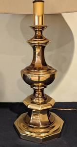 lot 39 image: Brass Table Lamp