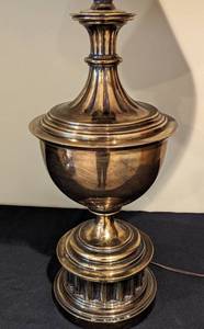 lot 50 image: Large Brass Table Lamp