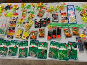 TABLE FULL OF SPINNER BAITS & JIGS
