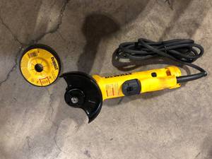 DEWALT 11 Amp Corded 4.5 in. Small Angle Grinder Customer Returns See Pictures