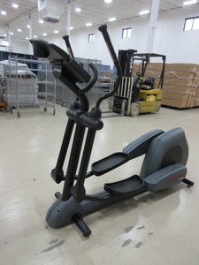 lot 4 image: LIFE FITNESS 9500 HR ELLIPTICAL TRAINER