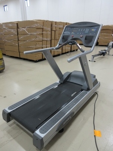 lot 5 image: LIFE FITNESS TR9500 TREADMILL