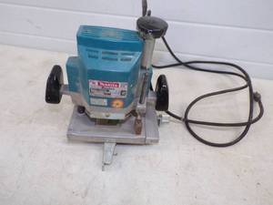 lot 34 image: Makita Router