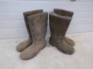lot 36 image: 2 Pair of Size 13 Rain Boots
