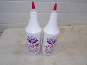 lot 53 image: 2 Quarts of Lucas Hub Oil