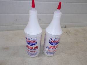 lot 54 image: 2 Quarts of Lucas Hub Oil