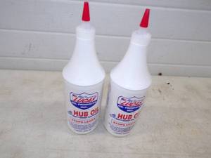 lot 55 image: 2 Quarts of Lucas Hub Oil