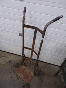 lot 16 image: 2 Wheel Cart