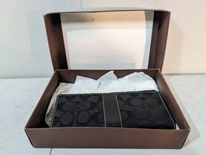 lot 19 image: Coach Wallet