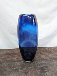 lot 44 image: Blue Vase