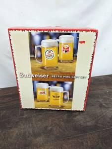 lot 45 image: Budweiser Mug Set