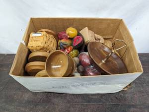 lot 72 image: Collection of Wooden Dcor and More