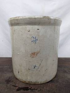 lot 1 image: Red Wing # 4 Crock Pot